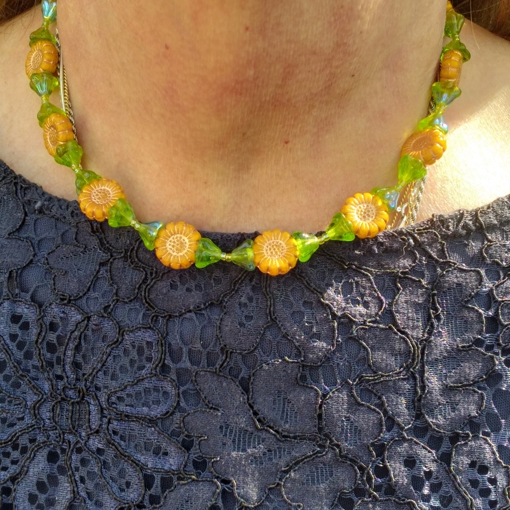 🌼 15" Yellow/Gold Czech glass 12mm Sunflower bead necklace 😲